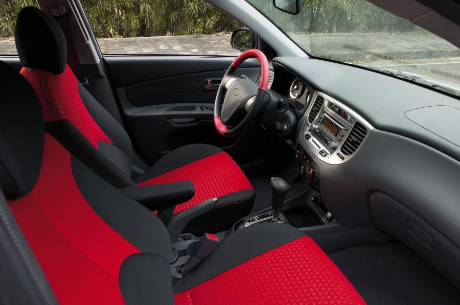  Kia Rio Sedan 2005 года  (фото 2 из 5)